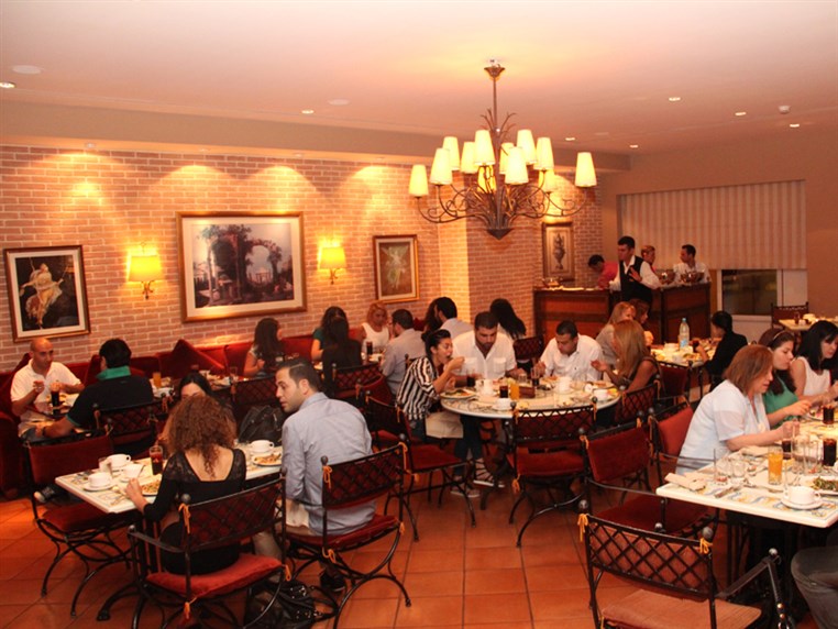 Sumptuous Iftar at Movenpick Hotel 